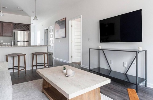 Bloomingdale Apartment | Landing | Modern 2BD, Pool, Gym
