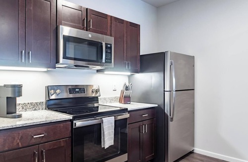 Greenwich Apartment | Landing | Modern 2BD, Pool, Game Room