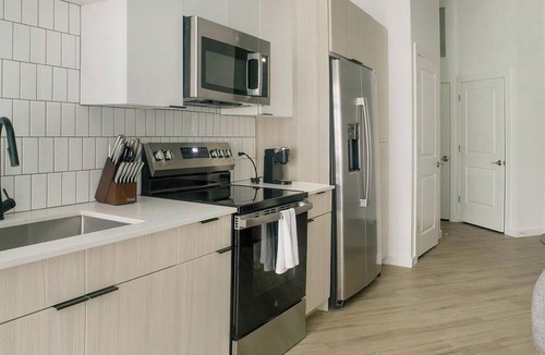 Chapel Hill Apartment | Landing | Modern Studio, Gym, Courtyard