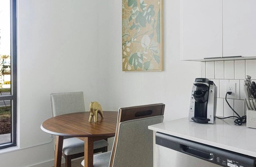 Chapel Hill Apartment | Landing | Modern Studio, Courtyard, Gym