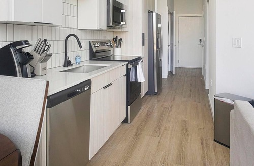 Chapel Hill Apartment | Landing | Modern Studio, Courtyard, Gym