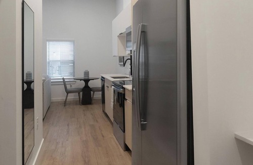 Chapel Hill Apartment | Landing | Spectacular Studio, Courtyard, Gym