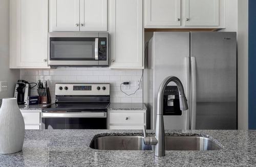 Summerville Apartment | Landing | Spectacular 3BD, Yoga Studio, Gym