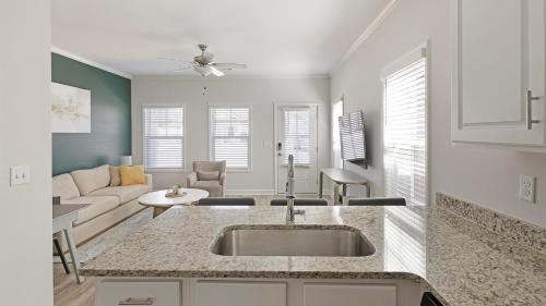 Huntsville Apartment | Landing Stunning 1BD Gym Pool