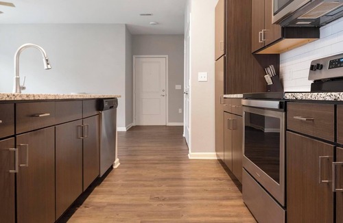 Chesterfield Apartment | Landing | Stunning 1BD, Courtyard, Pool