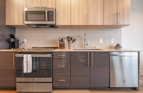 Baileys Crossroads Apartment | Landing | Stunning 1BD, Game Room, Gym