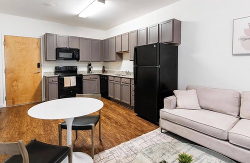 Church Hill Apartment | Landing | Stunning 1BD, Rooftop Lounge, Pool