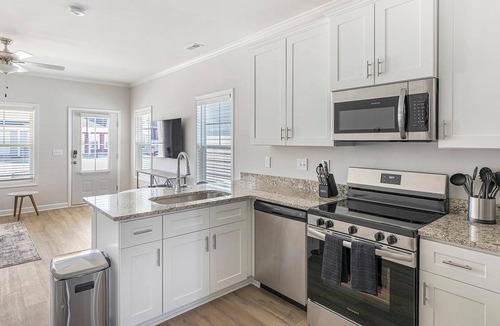 Huntsville Apartment | Landing | Stunning 1BD, Courtyard, Gym