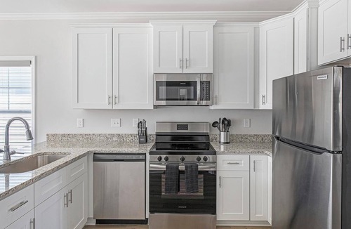 Huntsville Apartment | Landing | Stunning 1BD, Courtyard, Gym