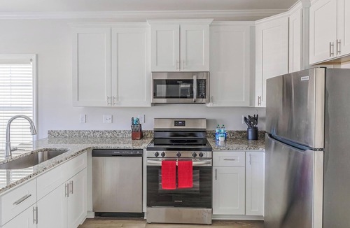 Huntsville Apartment | Landing | Stunning 1BD, Courtyard, Pool