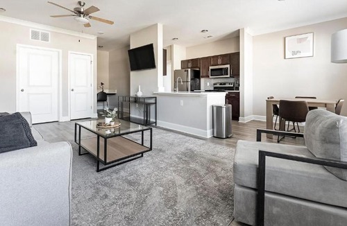 Summerville Apartment | Landing Stunning 1BD Yoga Studio Gym