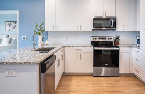 North Kansas City Apartment | Landing | Stunning 2BD, Gym, Courtyard