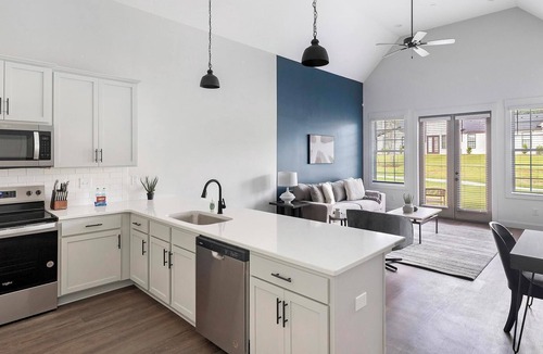 Athens Apartment | Landing | Stunning 2BD, Clubhouse, Gym