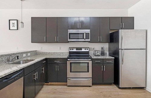 Richmond Apartment | Landing | Stunning 2BD, Gym