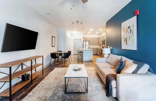 Socastee Apartment | Landing | Stunning 2BD, Gym, Pool