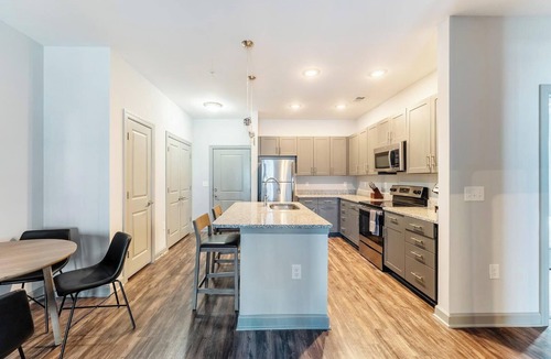 Socastee Apartment | Landing | Stunning 2BD, Gym, Pool
