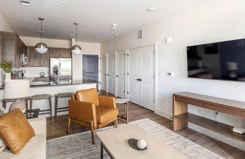 Madison Apartment | Landing | Stunning 2BD, Gym, Clubhouse