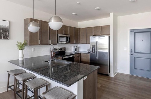 Madison Apartment | Landing | Stunning 2BD, Gym, Clubhouse
