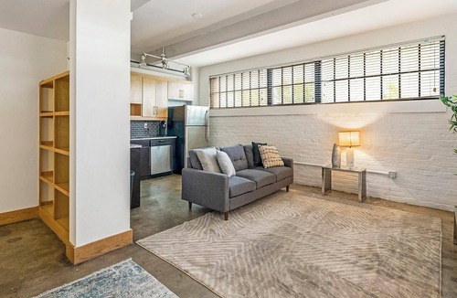 Petersburg Apartment | Landing | Stunning 2BD, Pool, Gym