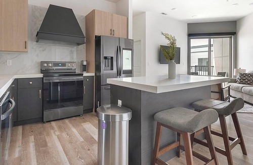 DeBaliviere Place Apartment | Landing | Stunning 2BD, Yoga Studio, Gym