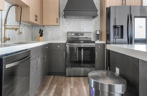 DeBaliviere Place Apartment | Landing | Stunning 2BD, Yoga Studio, Gym