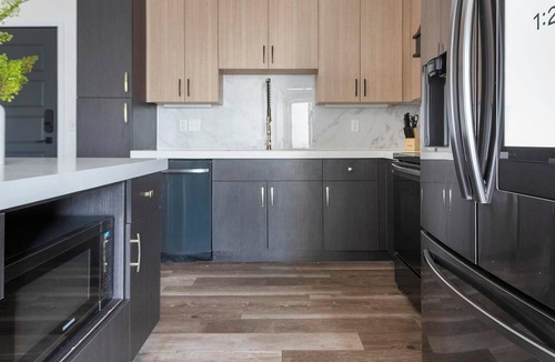 DeBaliviere Place Apartment | Landing | Stunning 2BD, Yoga Studio, Gym