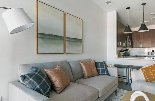 Richmond Apartment | Landing | Stylish 1BD, Pool, Clubhouse
