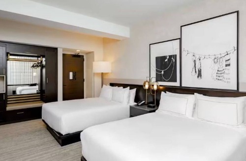 Downtown Des Moines Hotel | Landmark Hotel in Downtown Des Moines Offering Upscale Rooms and Style - 3 Units