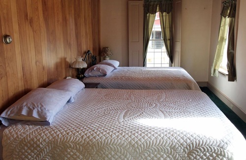 Quarryville House | Lapp Farmhouse Bed & Breakfast - Amish Country Lancaster PA