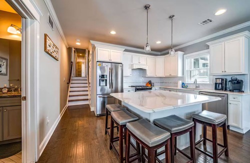 North End House | Large 12BR/8.5 BA w/Elevator & Parking for 6 cars