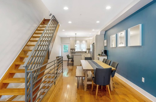 Point Breeze House | Large 4 Bedroom Home/Rooftop Patio with City Views/Gym