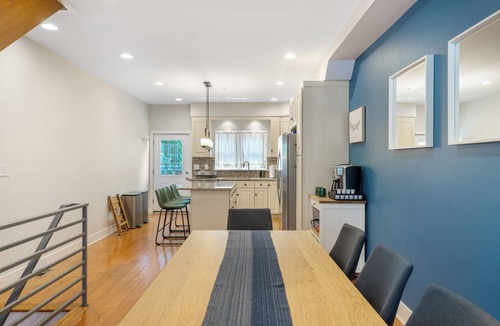 Point Breeze House | Large 4 Bedroom Home/Rooftop Patio with City Views/Gym