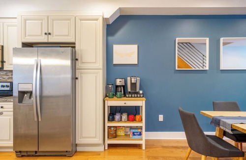 Point Breeze House | Large 4 Bedroom Home/Rooftop Patio with City Views/Gym