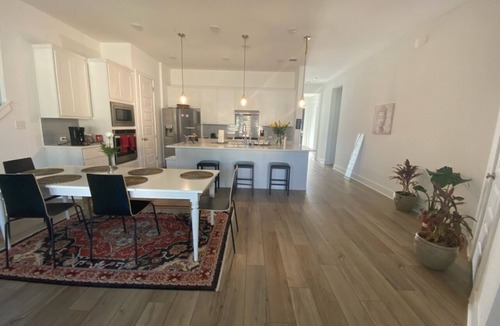 Georgetown House | Large 5-Bedroom Georgetown Getaway/Minutes to Blue Hole Park + Historic Square