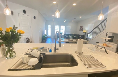 Georgetown House | Large 5-Bedroom Georgetown Getaway/Minutes to Blue Hole Park + Historic Square