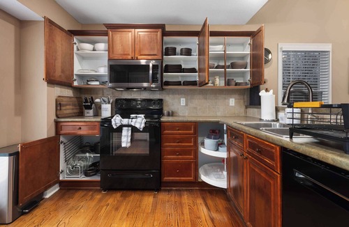 Olathe House | Large 5 Bedroom House with Private Backyard Oasis