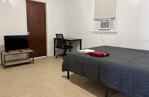 Perth Amboy Apartment | Large and private 3 bedroom and 2 bathroom apartment, separate street entrance