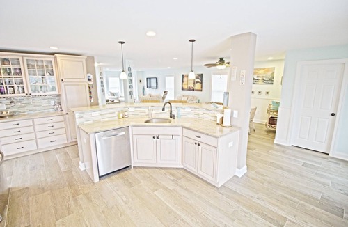 Ventnor City House | LARGE BEACH HOUSE SLEEPS 10, 4 BLOCKS FROM THE BEACH & WALKING DISTANCE TO SHOPS