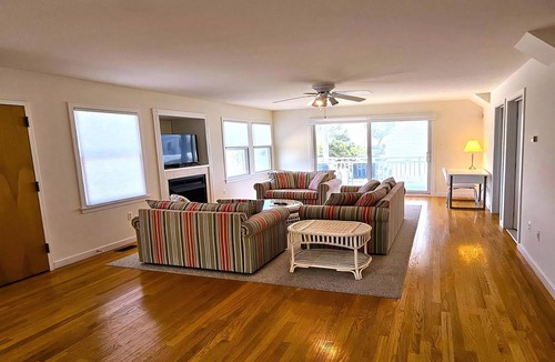Loveladies House | Large Contemporary Ocean Block Home