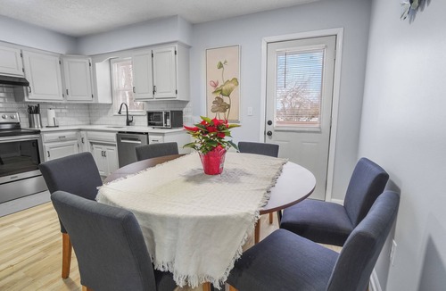 Olathe Condo | Large groups 4 Bedrooms 3 Full Baths TV all rooms