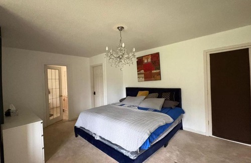 West Edmonton Villa | Large home