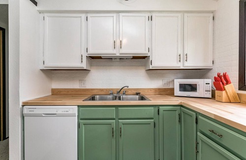 Mount Vernon House | Large House Downtown Mt Vernon, Dog Friendly