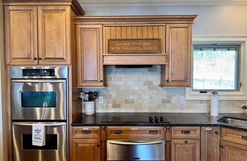 Shady Bay House | Large Lakehouse. Sleeps 17. Dock. Paddleboard. Flat Lot. Kayaks. Big Lake Views.