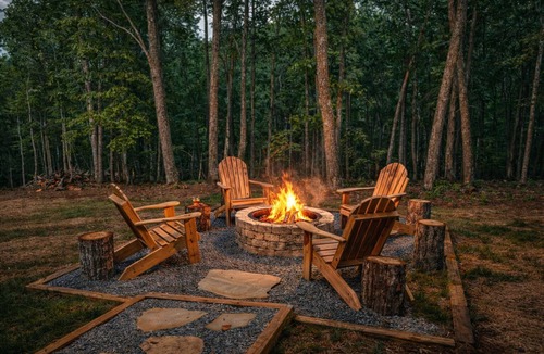 Talking Rock Cabin | Large Luxury Cabin Hot Tub, Fireplaces, Game Room, & Views.