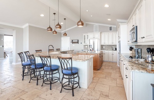 Eucha House | Large Waterfront w/Stellar Views of Grand Lake! Pvt Dock! 6Bed/4Bath, Sleeps 18!