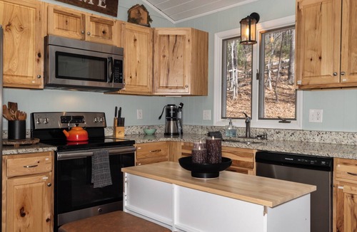 Deep Gap Cabin | Laurel Creek Cottage | Pets | VIEW | Screen Porch