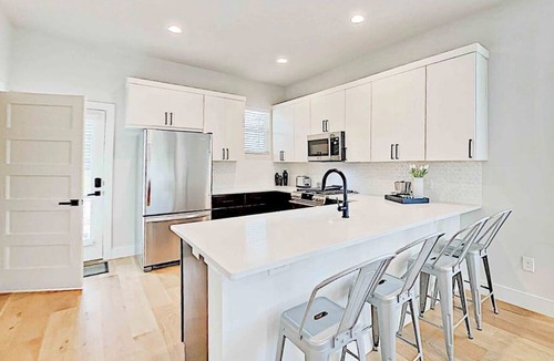 Foster Heights Condo | Lavish eastside retreat with private rooftop deck near dining & entertainment
