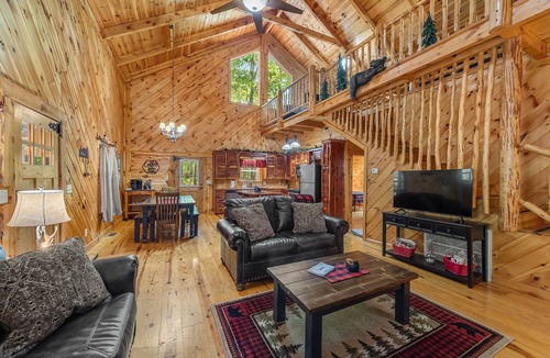 Mentone Cabin | Lazy Bear-hot tub, fire pit, foosball, ping pong, air hockey