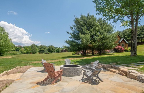 Fleetwood Cottage | Lazy Days on the New River | Waterfront Cabin | Close to Downtown