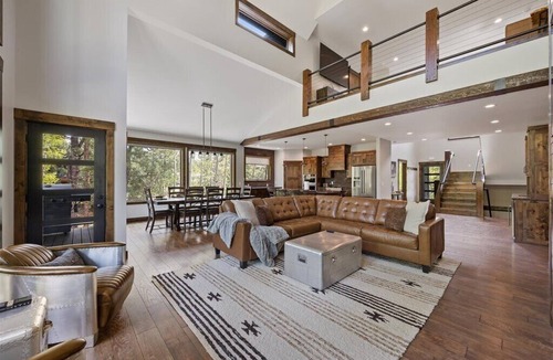 Lead House | Legends Lodge- 22 guest Mountain retreat with pool access!